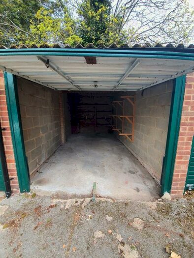 Garage / Parking To Rent In Chase Side, London, N14