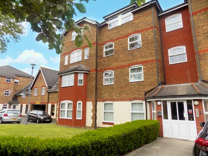 2 Bedroom Flat To Rent In Wingate Court, Aldershot, GU11