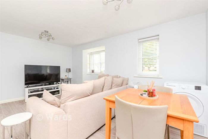 2 Bedroom Flat For Sale In Hardwick Crescent, Dartford, Kent, DA2
