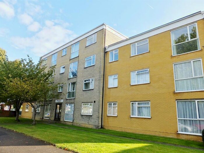 2 Bedroom Flat To Rent In Birch Court, Thicket Road, Sutton, SM1