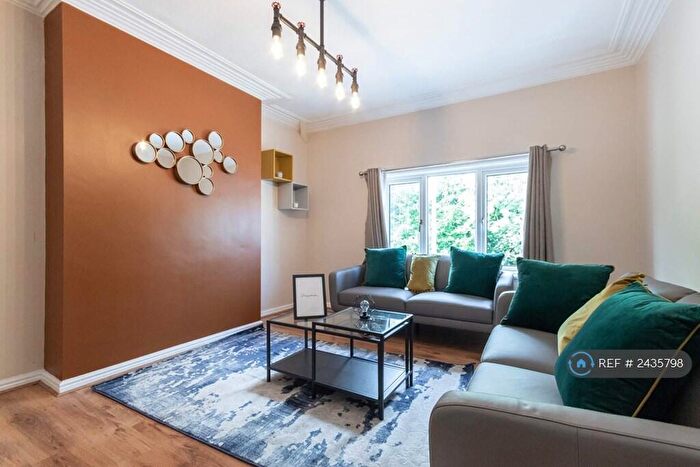 5 Bedroom Semi-Detached House To Rent In Church Wood Avenue, Leeds, LS16