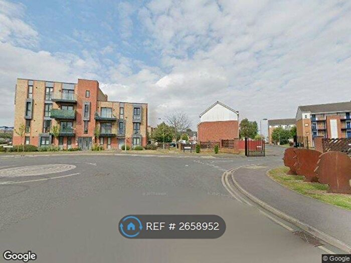 2 Bedroom Flat To Rent In Oscar Wilde Road, Reading, RG1
