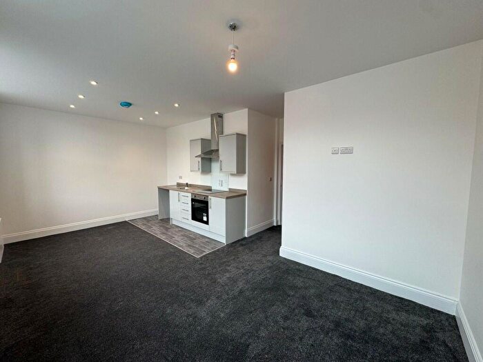 2 Bedroom Flat To Rent In Market Street, Huddersfield, West Yorkshire, HD3