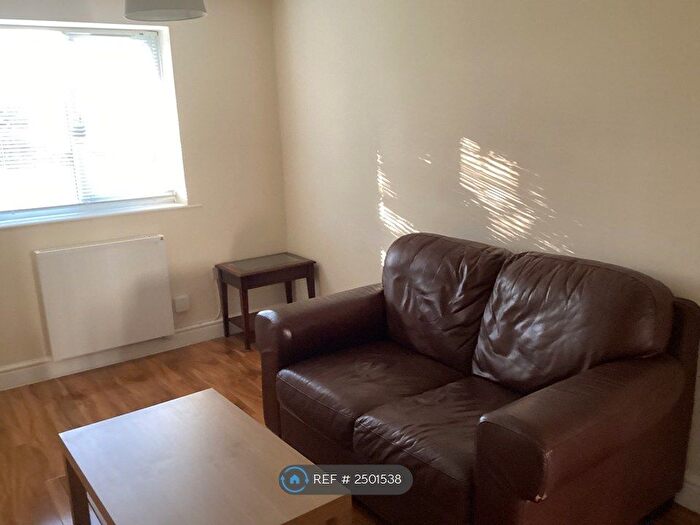 1 Bedroom Flat To Rent In Hereford Road, London, W3