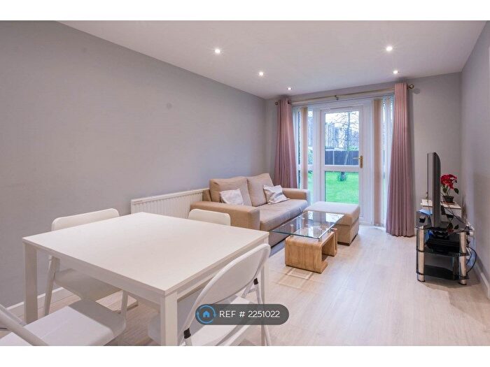 1 Bedroom Flat To Rent In John Maurice Close, London, SE17