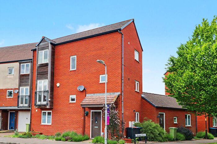 4 Bedroom Detached House For Sale In Walker Avenue, Milton Keynes, MK12