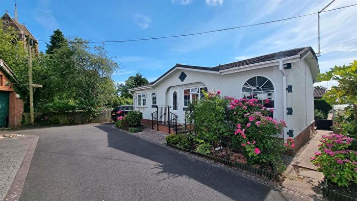 2 Bedroom Park Home For Sale In Chapel Lane, Wythall, B47