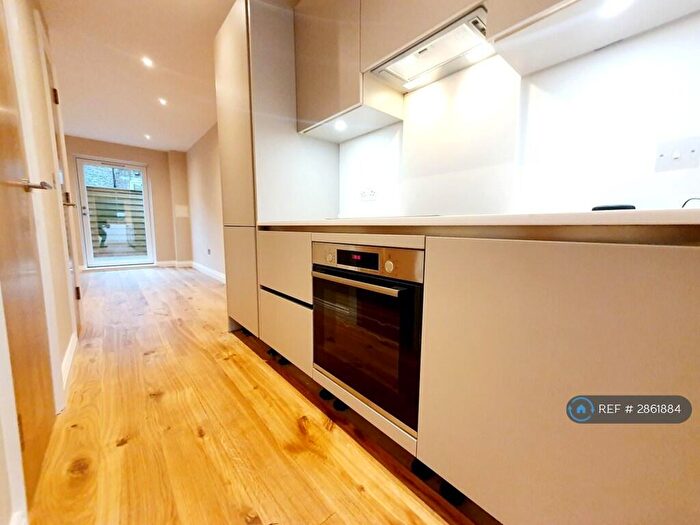 2 Bedroom Flat To Rent In Layla Court, London, N19