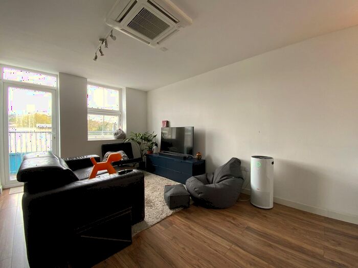 1 Bedroom Flat To Rent In West Wycombe Road, High Wycombe, HP11