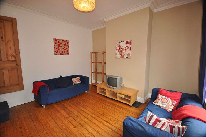 2 Bedroom Terraced House To Rent In William Street, Hyde Park, Leeds, LS6