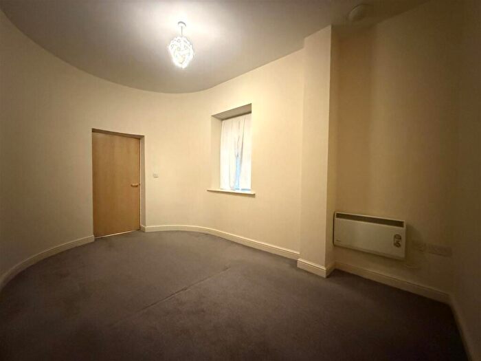 1 Bedroom House To Rent In Town Hall Street East, Halifax, HX1