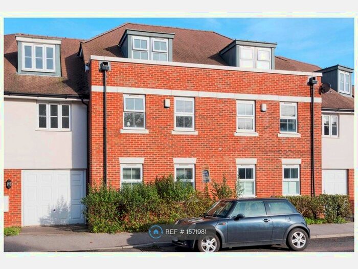 2 Bedroom Maisonette To Rent In Forge Green Court, Halling, Rochester, ME2