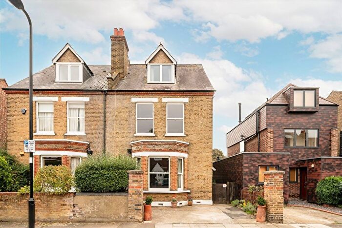5 Bedroom Semi-Detached House For Sale In Murray Road, Ealing, W5