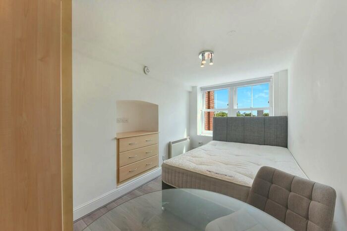 1 Bedroom Flat To Rent In Este Road, London, SW11