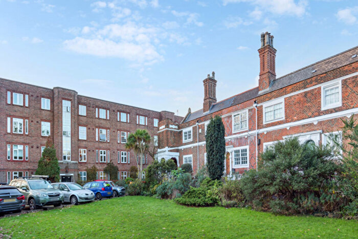2 Bedroom Flat To Rent In Rosemary Gardens, East Sheen, SW14