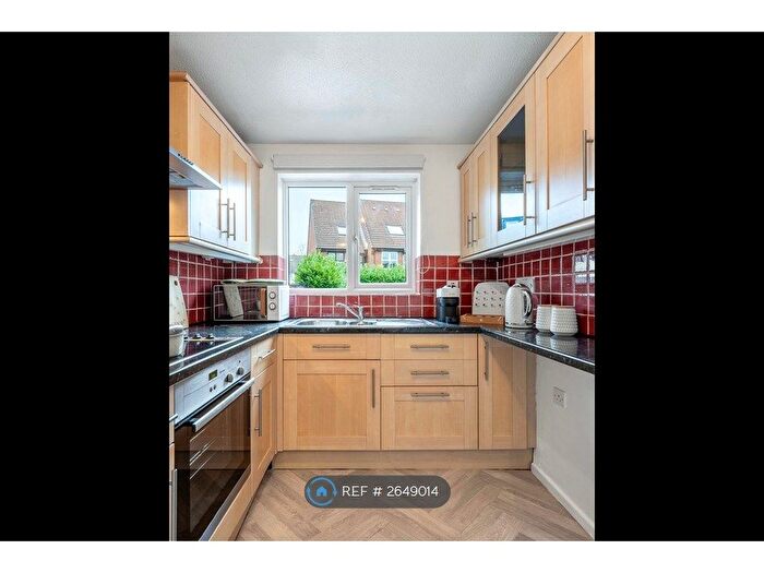2 Bedroom Flat To Rent In Alphea Close, London, SW19