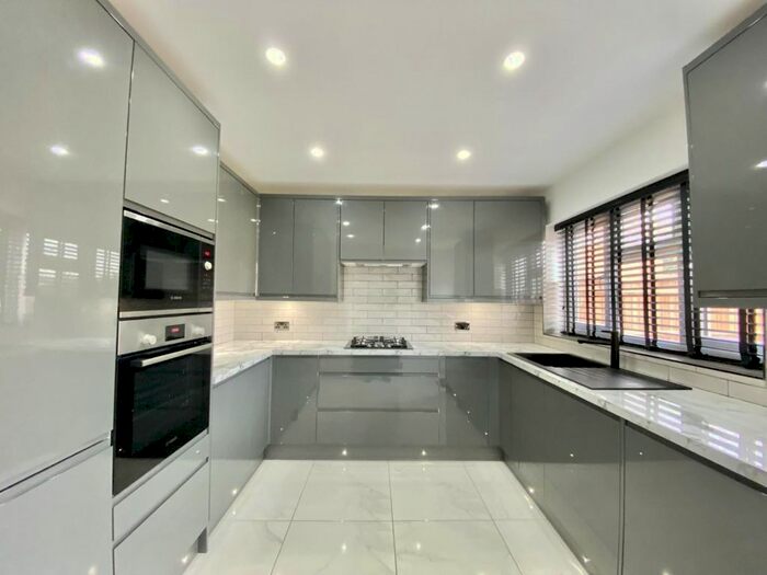 2 Bedroom Property To Rent In Laburnum Road, Hayes, UB3