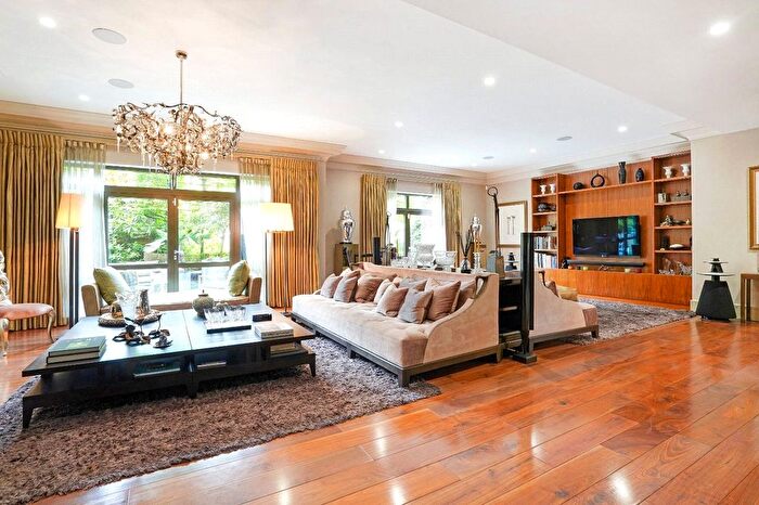 3 Bedroom Flat To Rent In Allingham Court, The Bishops Avenue, London, N2