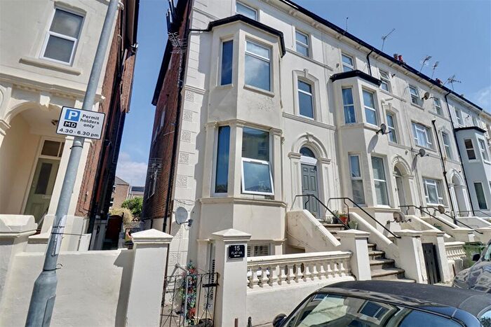 3 Bedroom Flat For Sale In Waverley Grove, Southsea, PO4