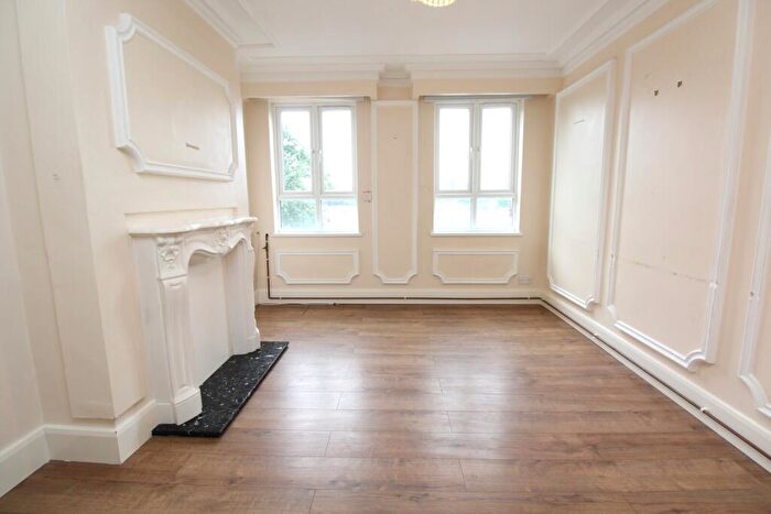 2 Bedroom Apartment To Rent In Corbets Tey Road, RM14