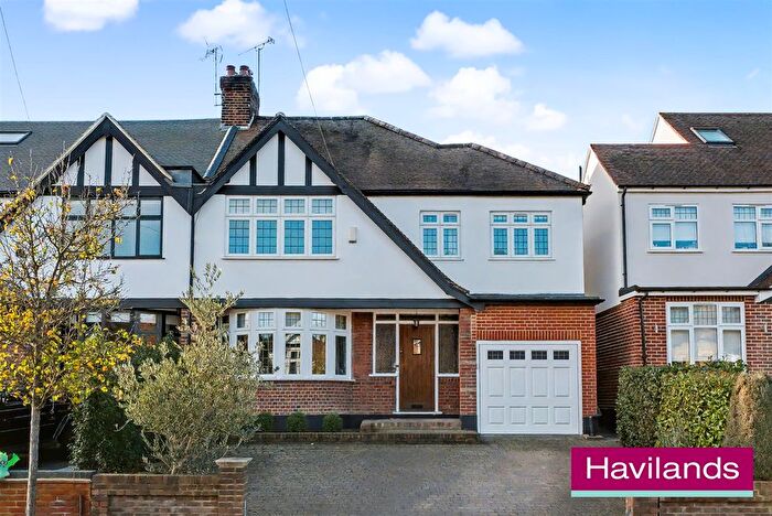 4 Bedroom Semi Detached House For Sale In Cheyne Walk, London, N21