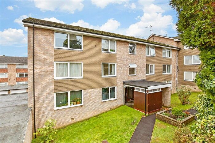 2 Bedroom Flat For Sale In Christchurch Park, Sutton, Surrey, SM2