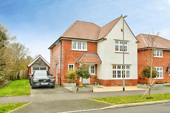 4 Bedroom Detached House For Sale In Pioneer Avenue, Tonbridge, TN12
