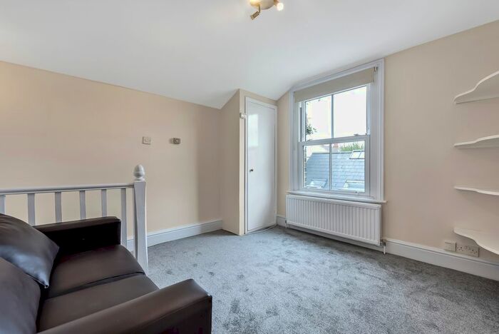 1 Bedroom Flat To Rent In Rowfant Road, Balham, SW17