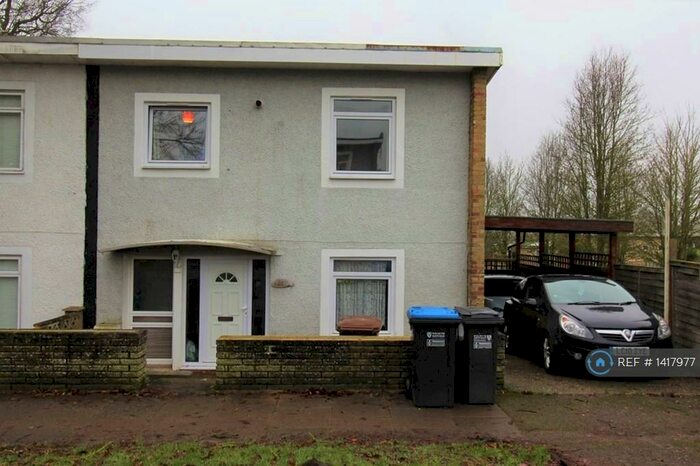 4 Bedroom Semi-Detached House To Rent In Willow Way, Hatfield, AL10