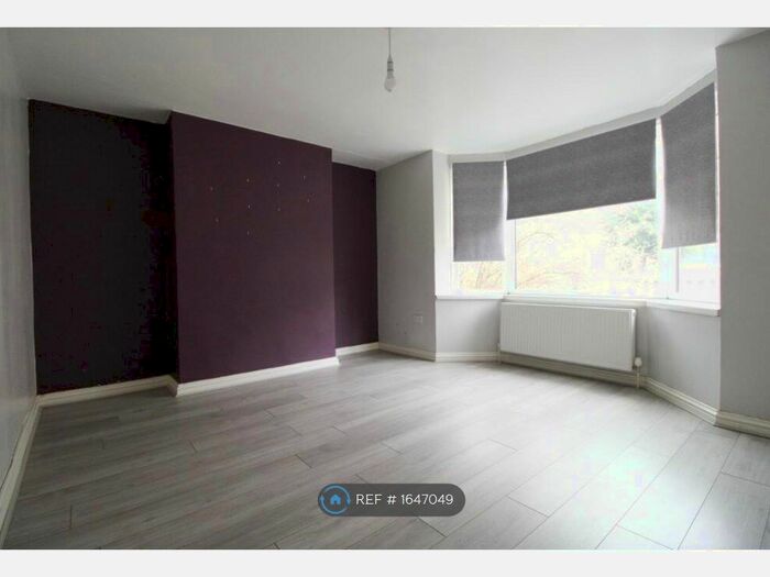 2 Bedroom Flat To Rent In Ridley Gardens, Swalwell, Newcastle Upon Tyne, NE16
