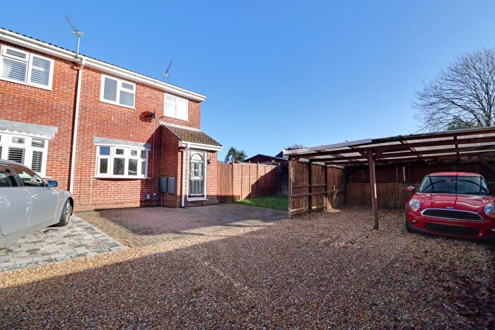 3 Bedroom Semi Detached House For Sale In Place Crescent, Waterlooville, PO7
