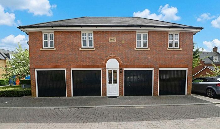 2 Bedroom Flat For Sale In Woodberry Close, London, NW7