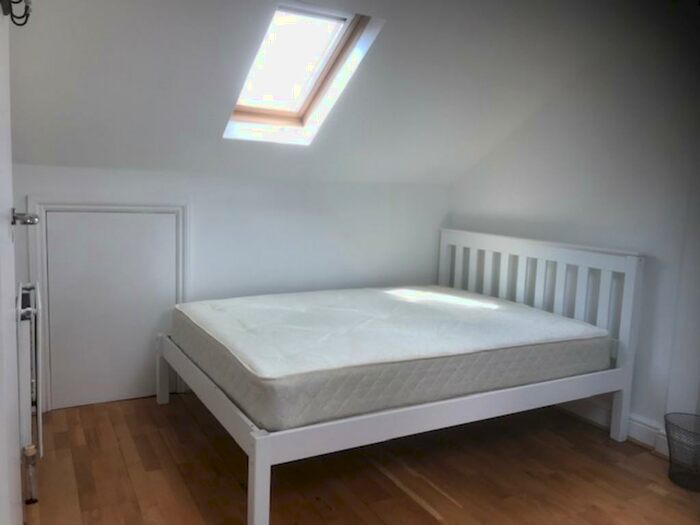 2 Bedroom Apartment To Rent In Fairbridge Road, London, N19