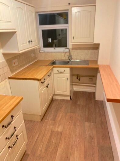 2 Bedroom Flat To Rent In Sandgate, Swindon, Wiltshire, SN3