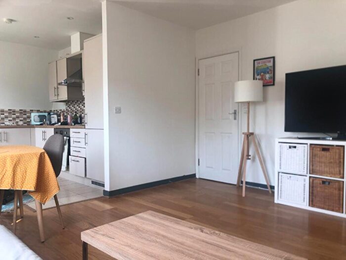 2 Bedroom Flat To Rent In Warham Road, South Croydon, CR2