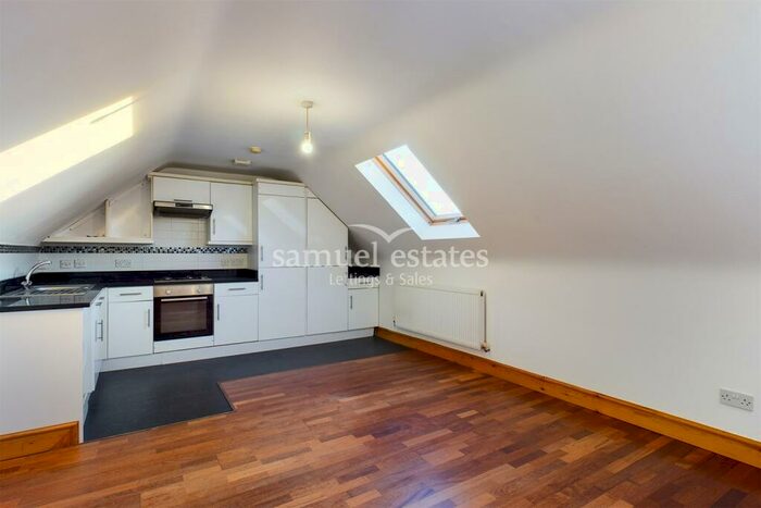2 Bedroom Flat To Rent In Portland Road, London, SE25