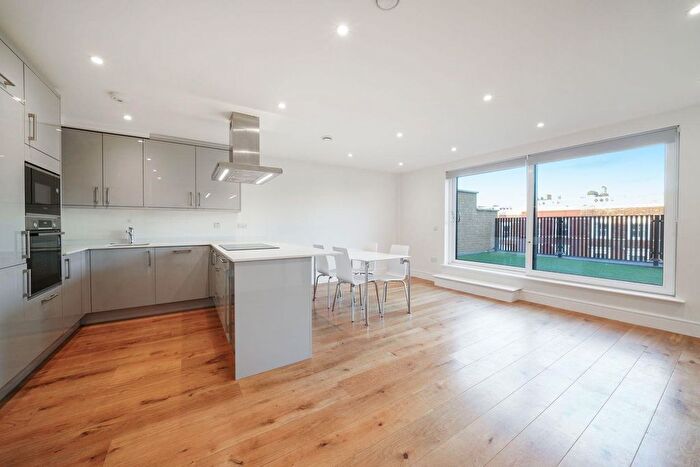 3 Bedroom Flat To Rent In Kilburn High Road, London, NW6