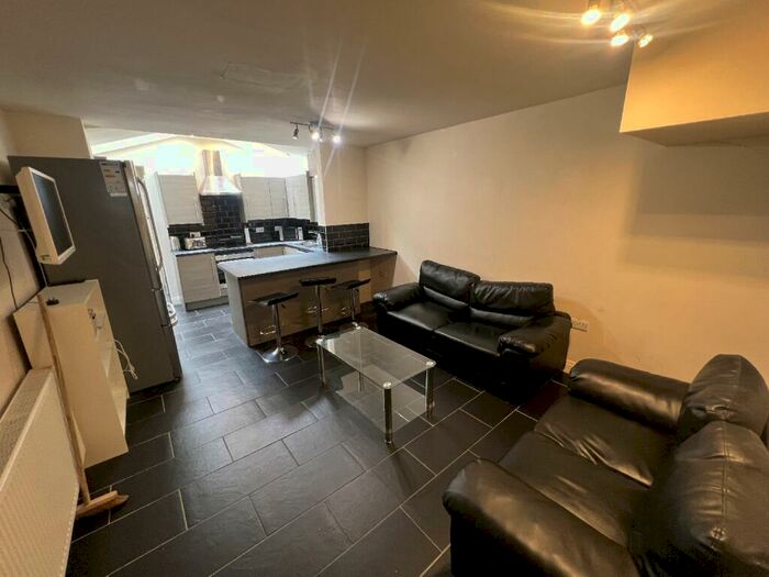 House To Rent In Holly Grove, Selly Oak, Birmingham, West Midlands, B29