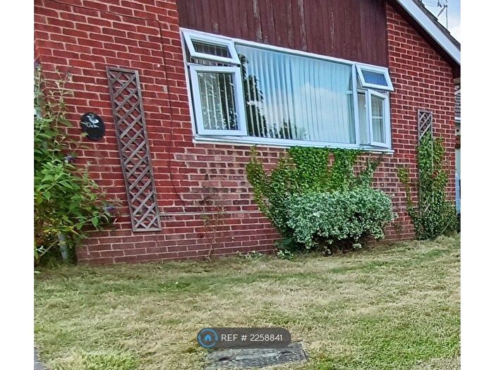 2 Bedroom Bungalow To Rent In Hazelton Way, Lovedean, PO8