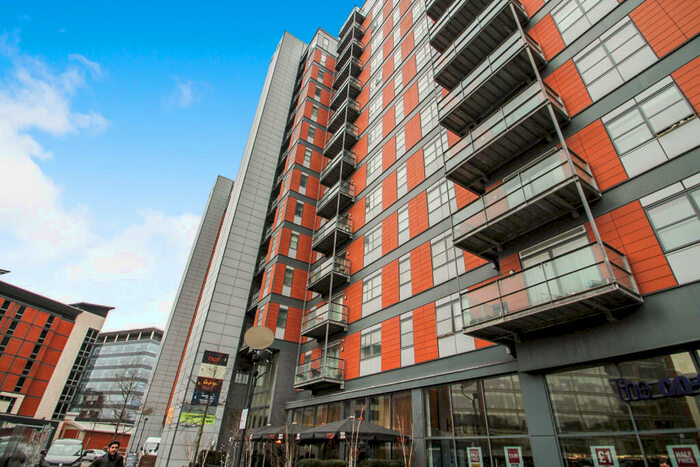 2 Bedroom Apartment To Rent In West Point, City Centre, Leeds, LS1