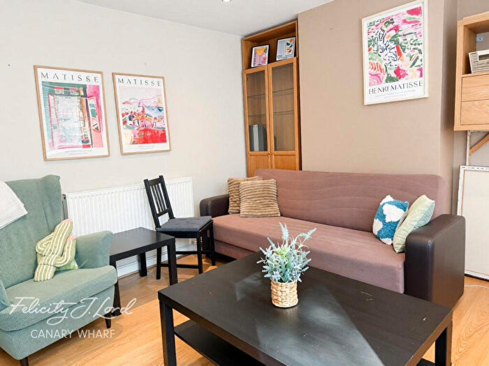 2 Bedroom Apartment To Rent In Glengall Grove, London, E14