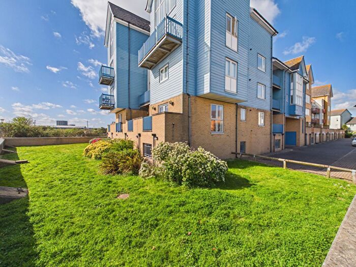 2 Bedroom Flat For Sale In Phalarope Way, St. Marys Island, Chatham, ME4