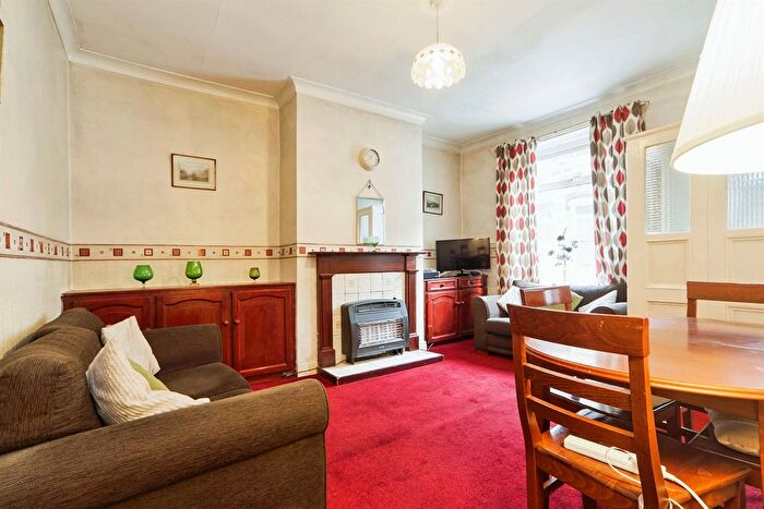 3 Bedroom Terraced House For Sale In King Street, Yeadon, Leeds, LS19