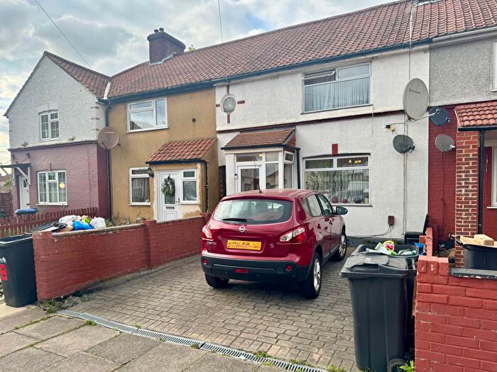 3 Bedroom Terraced House For Sale In Ashdown Road, Enfield, EN3