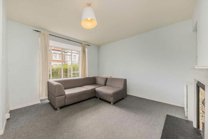 3 Bedroom Maisonette To Rent In Boundaries Road, London, SW12