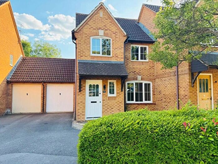 3 Bedroom Semi-Detached House To Rent In Hudson Way, Swindon, Wiltshire, SN25