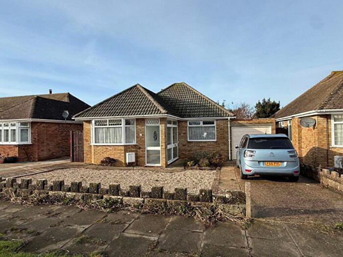 2 Bedroom Detached Bungalow For Sale In Stansted Way, Frinton-on-sea, CO13
