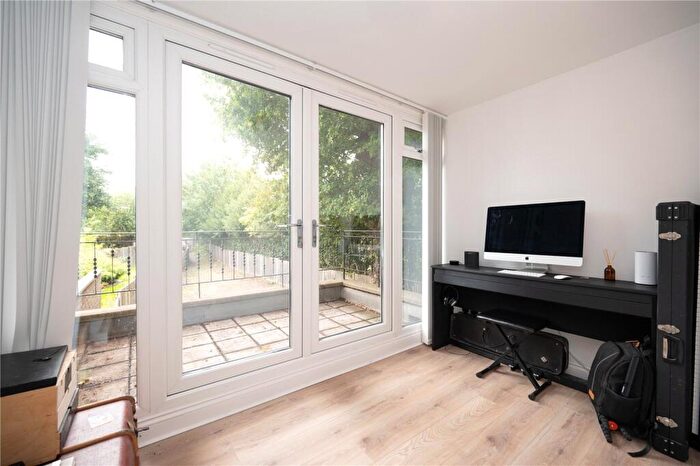 2 Bedroom End Of Terrace House To Rent In Chiswell Green Lane, St. Albans, Hertfordshire, AL2
