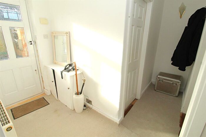 2 Bedroom Semi-Detached Bungalow For Sale In Beech Avenue, Melling, Liverpool, L31