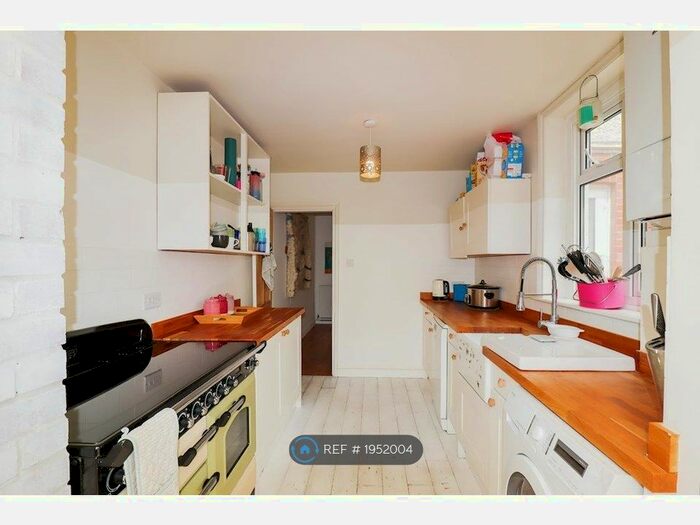 3 Bedroom Semi-Detached House To Rent In Burrell Road, Ipswich, IP2